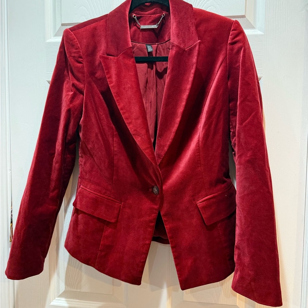 Red Velvet Blazer with Classic Lapel and Tailored Fit